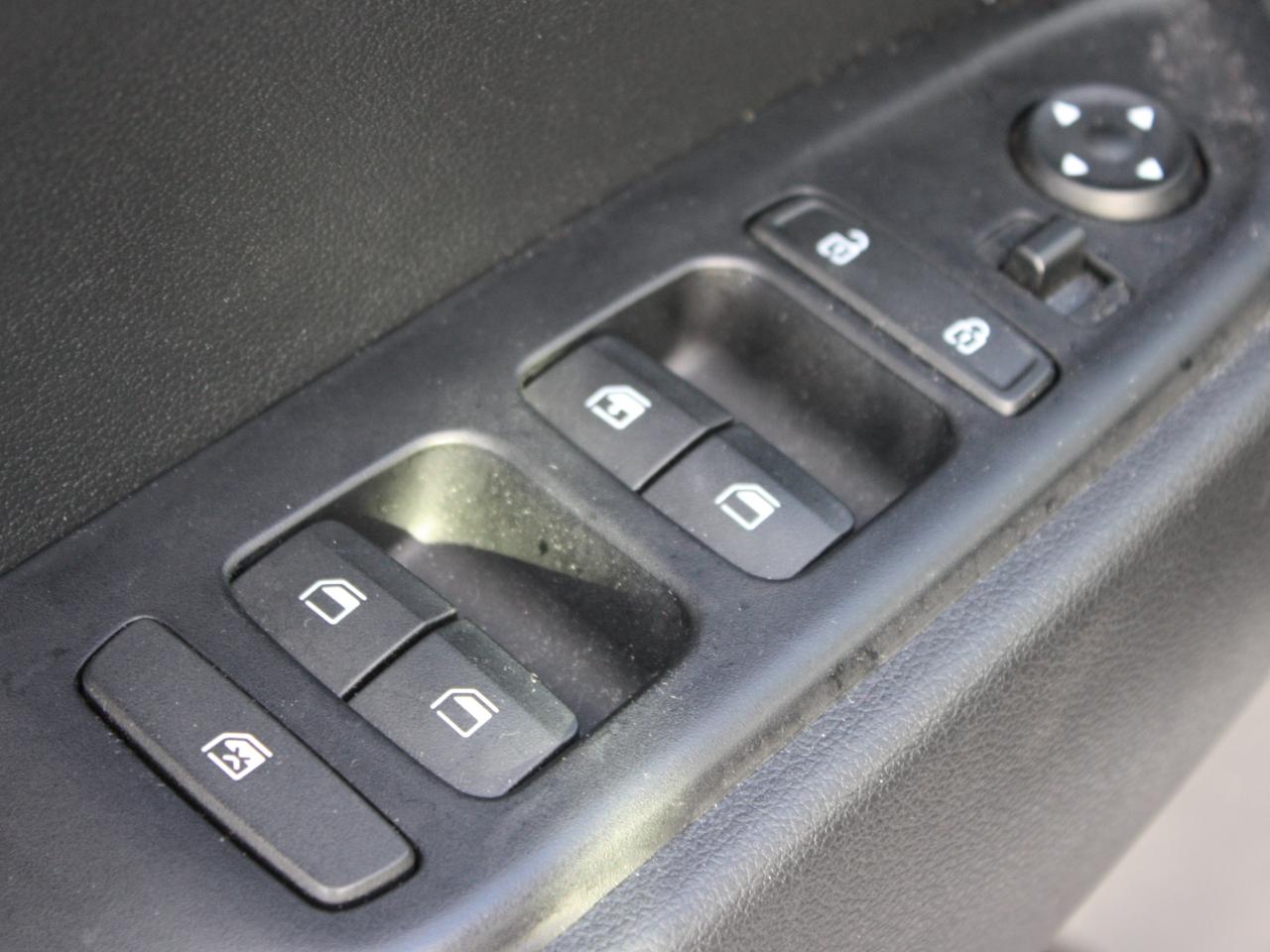 2023 Hyundai Venue Preferred IVT w-Two-Tone / Heated Seats Photo