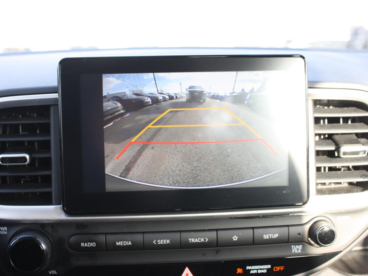 2023 Hyundai Venue Preferred IVT w-Two-Tone / Heated Seats Photo