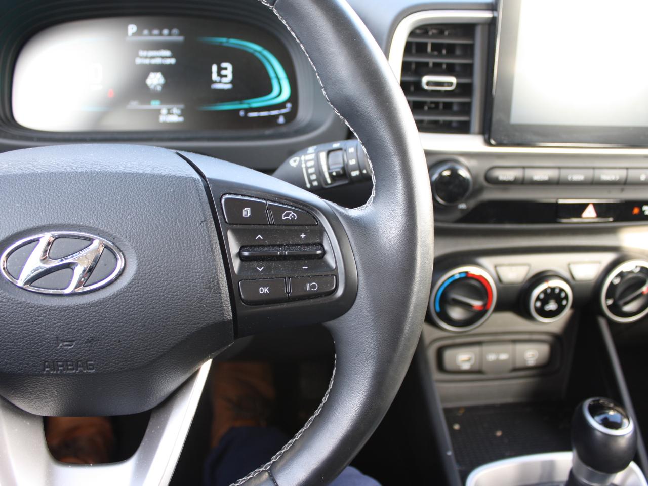 2023 Hyundai Venue Preferred IVT w-Two-Tone / Heated Seats Photo