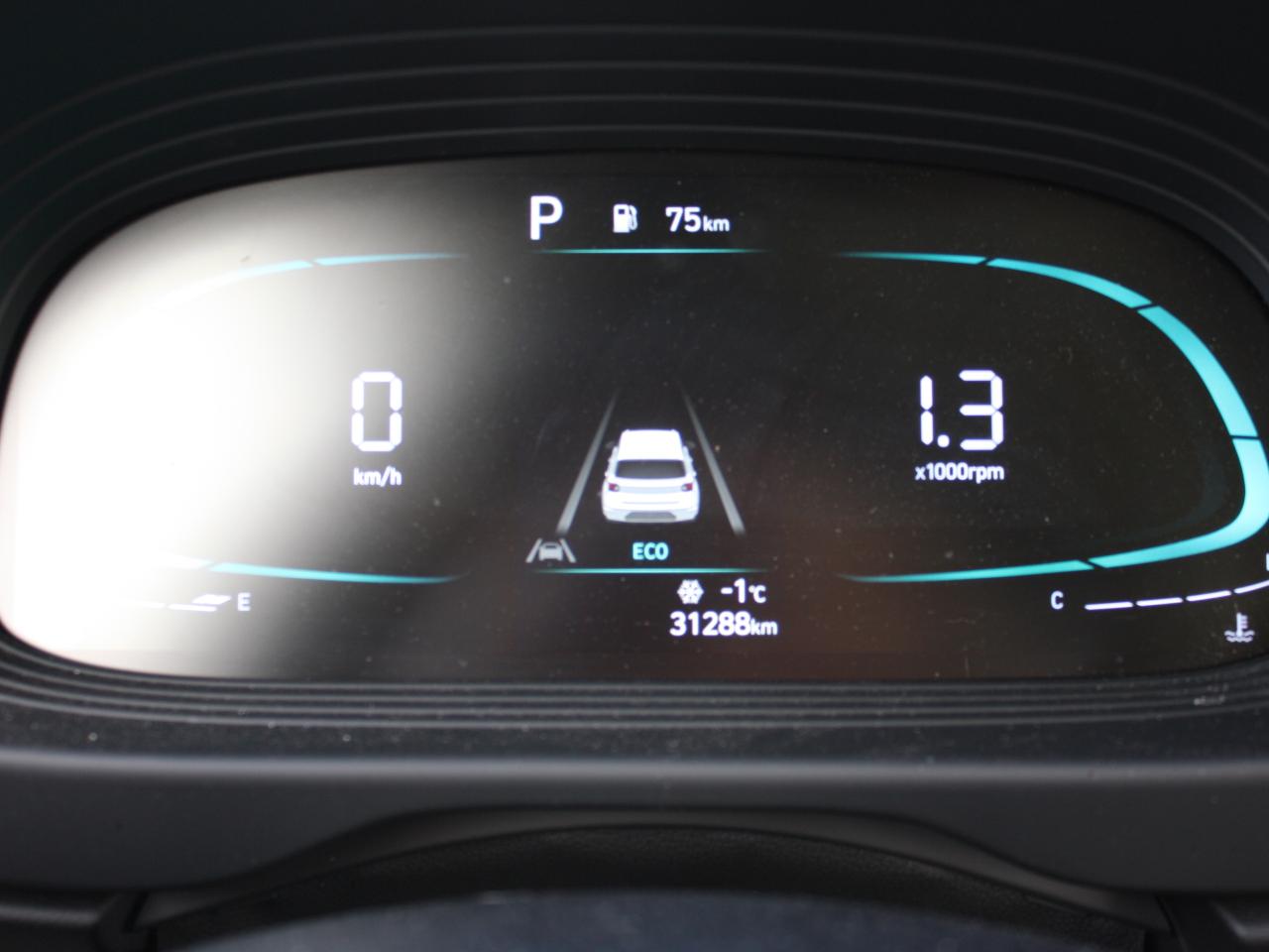 2023 Hyundai Venue Preferred IVT w-Two-Tone / Heated Seats Photo