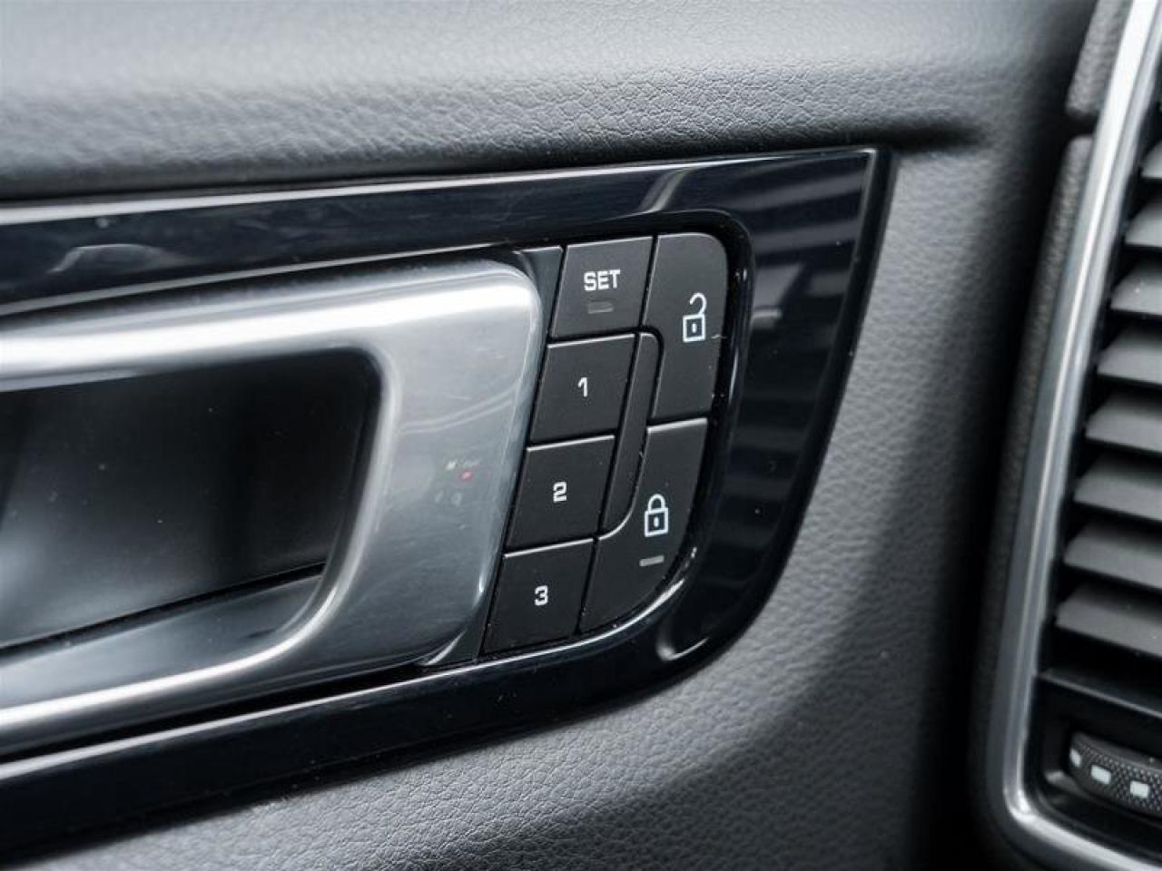 2023 Porsche Cayenne Platinum Edition AWD Premium Pkg Plus Exterior Mir Photo