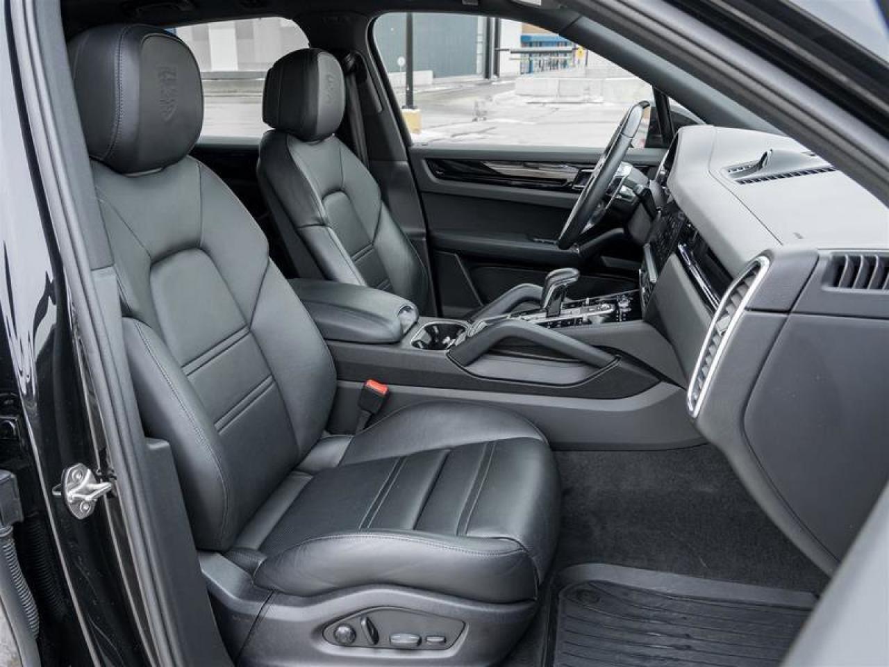 2023 Porsche Cayenne Platinum Edition AWD Premium Pkg Plus Exterior Mir Photo