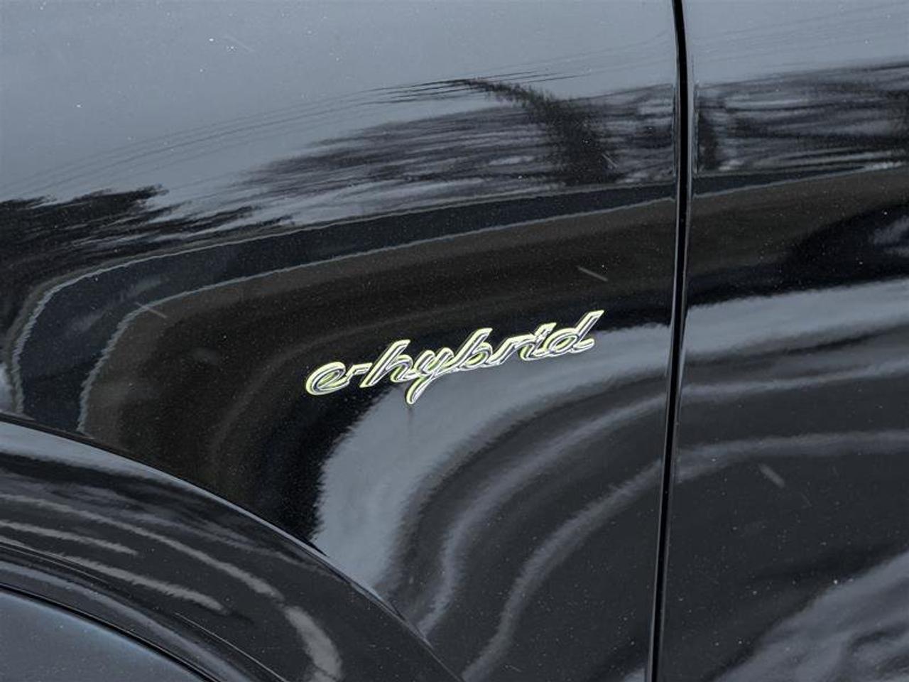 2022 Porsche Cayenne E-Hybrid AWD Premium Pkg Assistance Pkg Photo