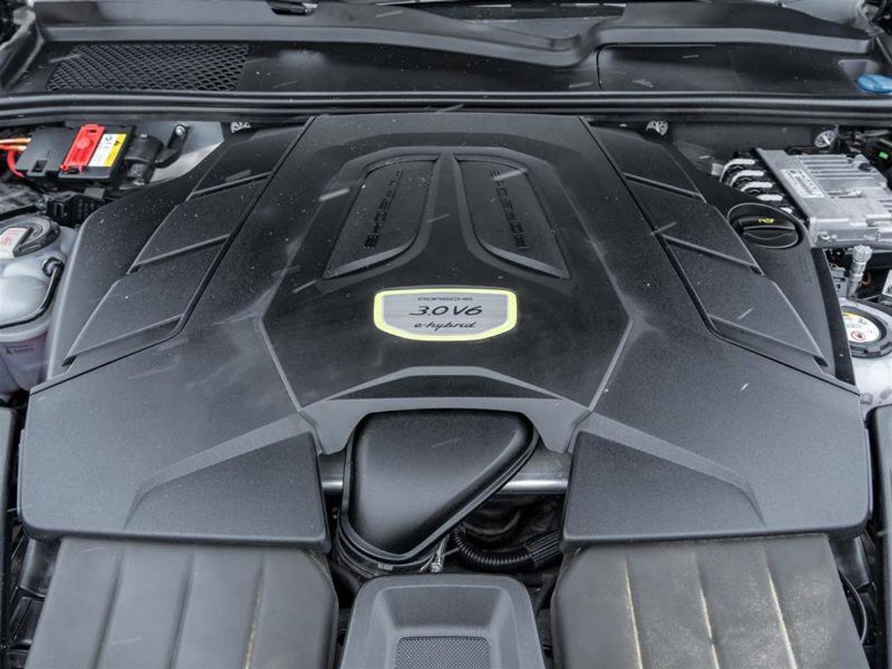 2022 Porsche Cayenne E-Hybrid AWD Premium Pkg Assistance Pkg Photo