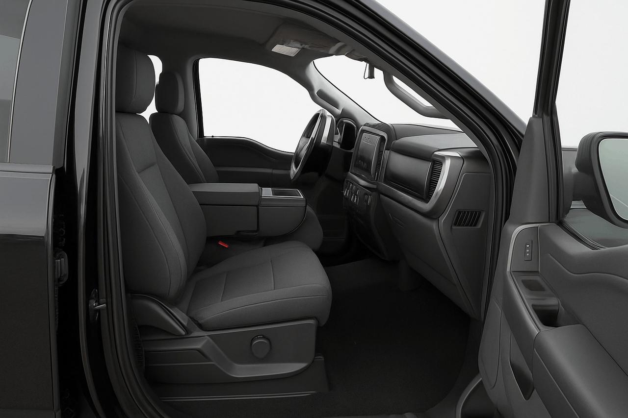 2025 Ford F-150 XLT 4WD SuperCrew 5.5' Box Photo1