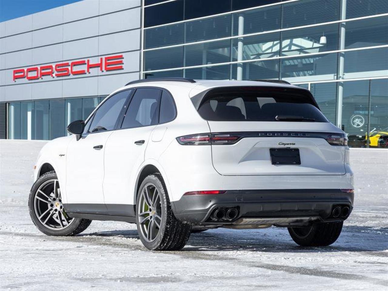2023 Porsche Cayenne Platinum Edition E-Hybrid AWD Assistance Pkg Premi Photo
