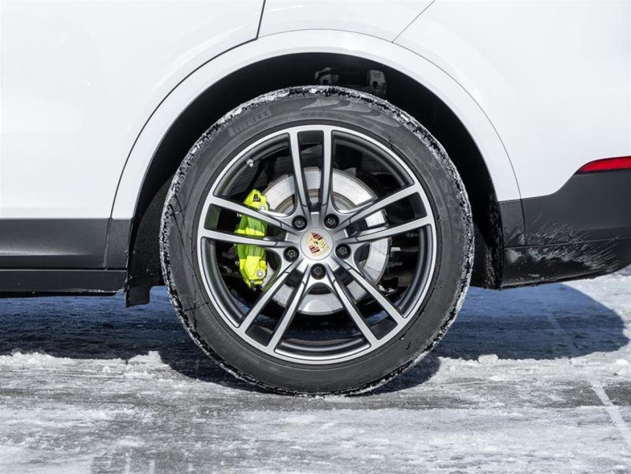 2023 Porsche Cayenne Platinum Edition E-Hybrid AWD Assistance Pkg Premi Photo