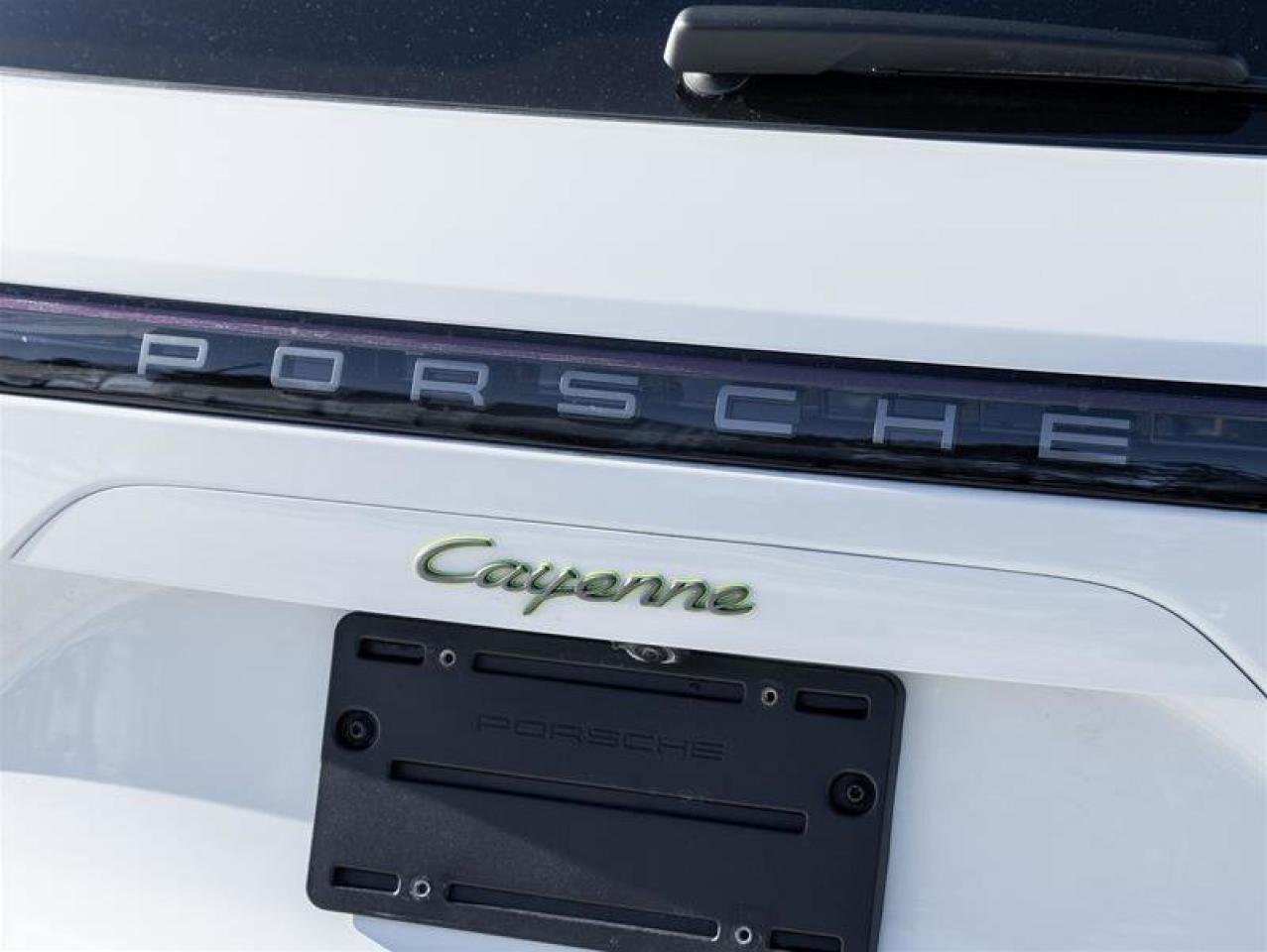 2023 Porsche Cayenne Platinum Edition E-Hybrid AWD Assistance Pkg Premi Photo