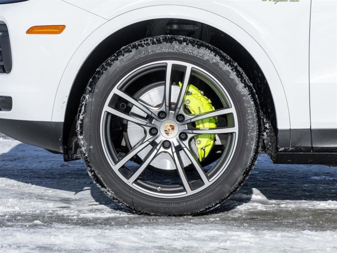 2023 Porsche Cayenne Platinum Edition E-Hybrid AWD Assistance Pkg Premi Photo