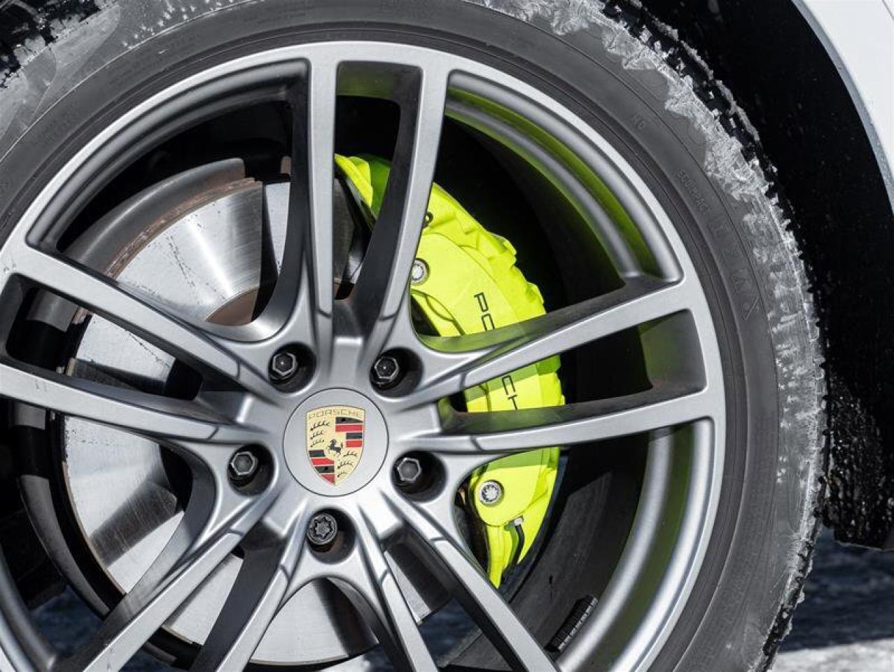2023 Porsche Cayenne Platinum Edition E-Hybrid AWD Assistance Pkg Premi Photo