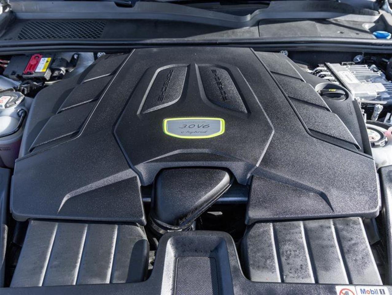 2023 Porsche Cayenne Platinum Edition E-Hybrid AWD Assistance Pkg Premi Photo