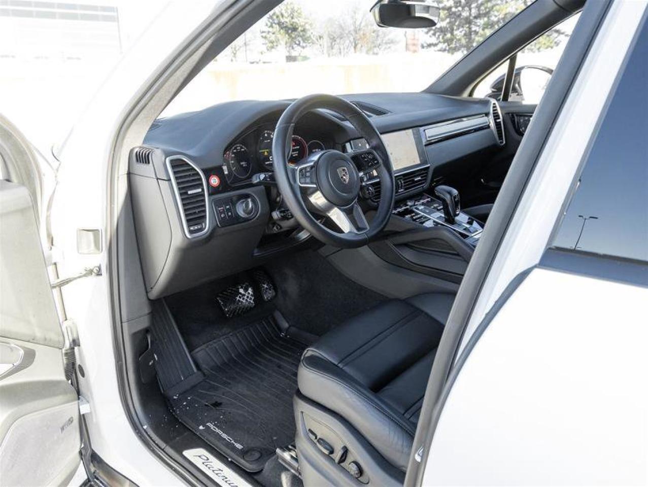 2023 Porsche Cayenne Platinum Edition E-Hybrid AWD Assistance Pkg Premi Photo