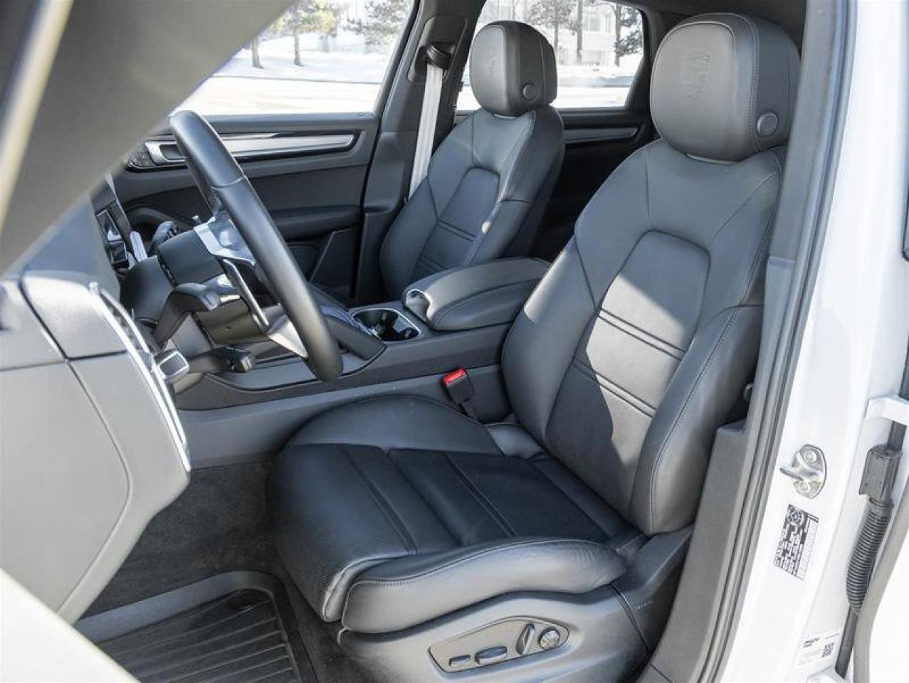 2023 Porsche Cayenne Platinum Edition E-Hybrid AWD Assistance Pkg Premi Photo