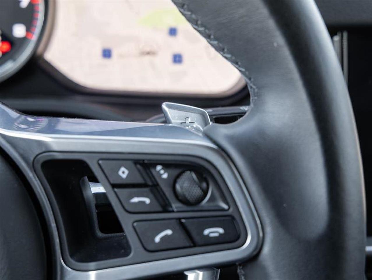 2023 Porsche Cayenne Platinum Edition E-Hybrid AWD Assistance Pkg Premi Photo