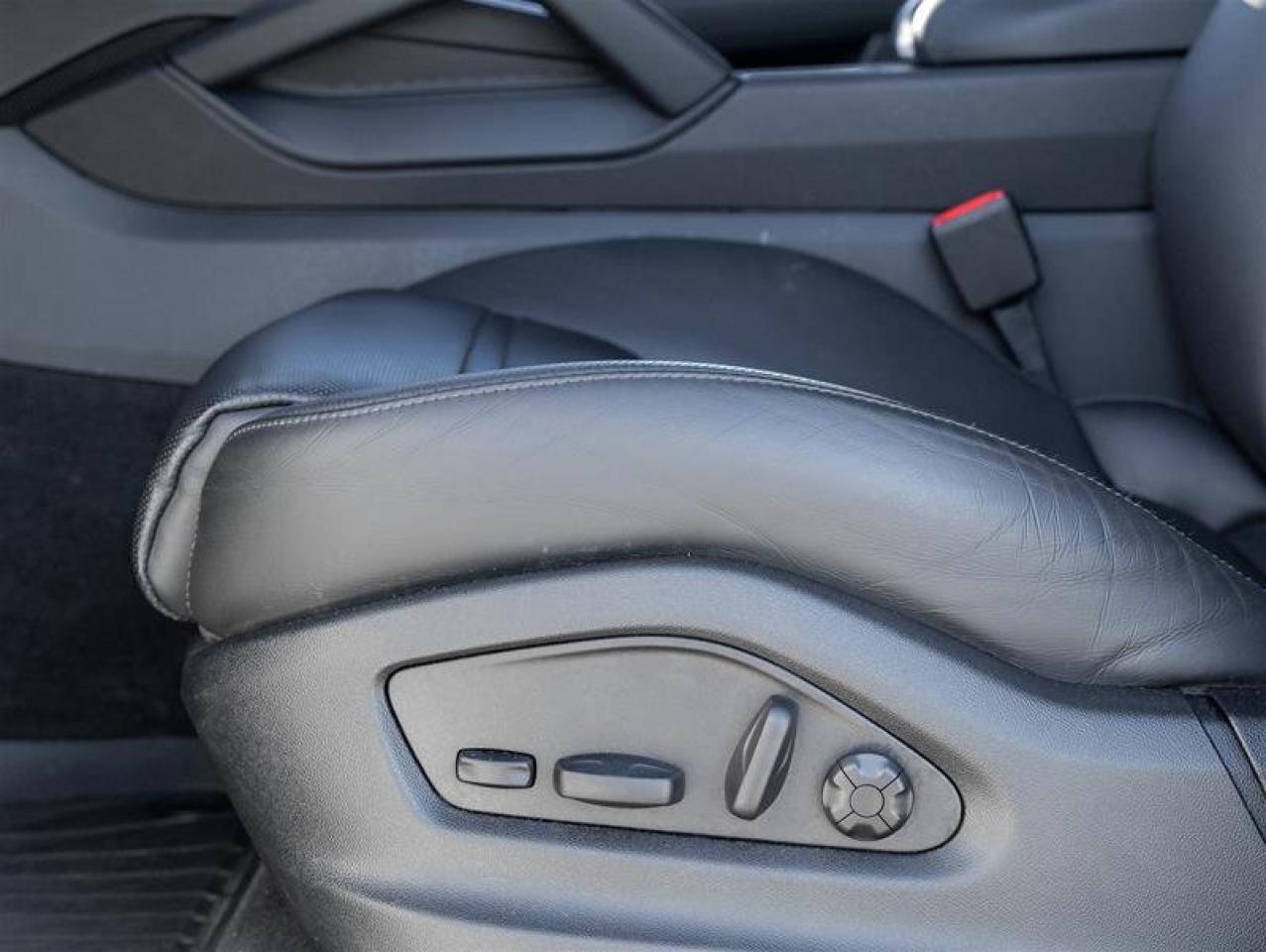 2023 Porsche Cayenne Platinum Edition E-Hybrid AWD Assistance Pkg Premi Photo