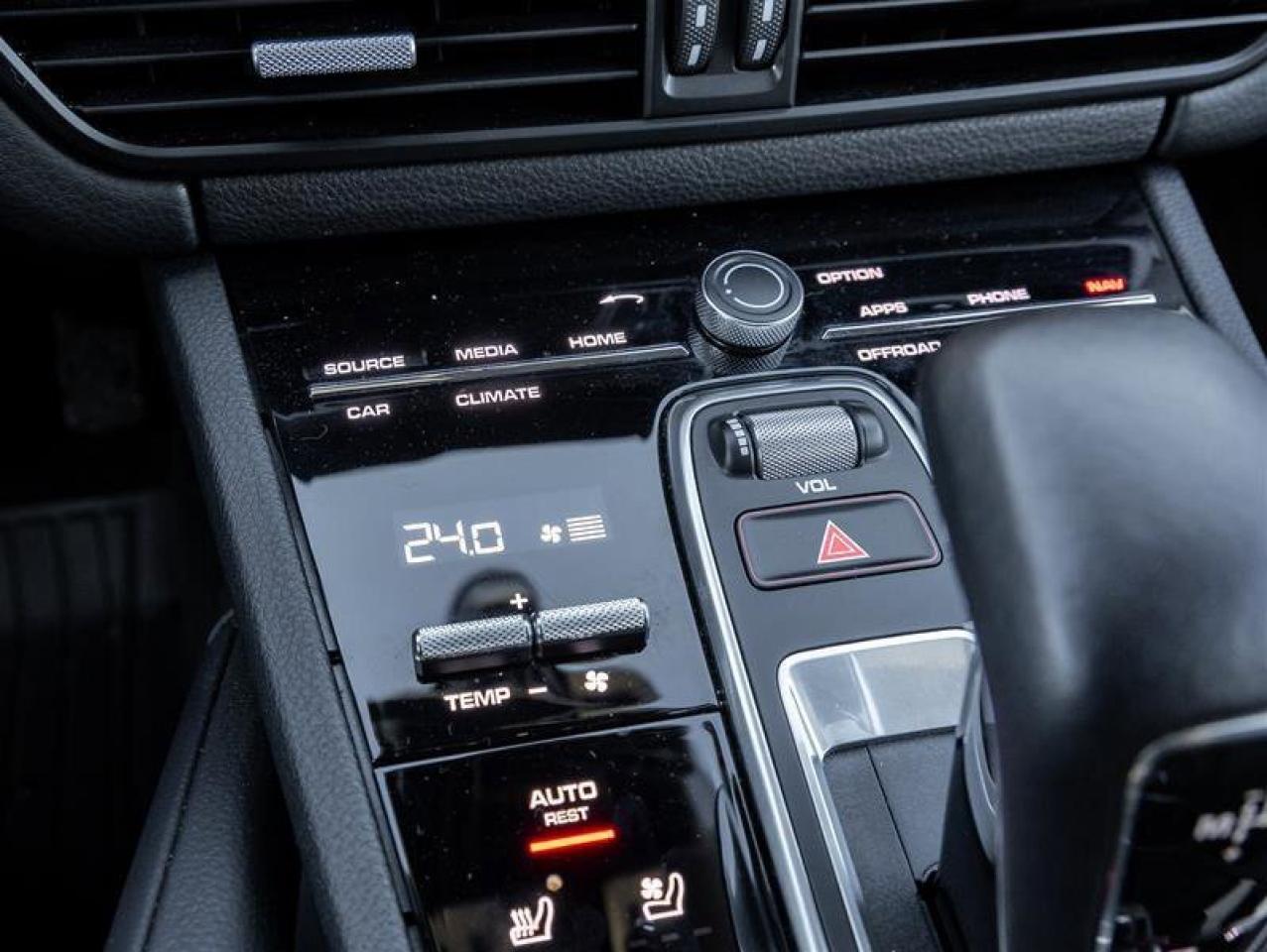 2023 Porsche Cayenne Platinum Edition E-Hybrid AWD Assistance Pkg Premi Photo