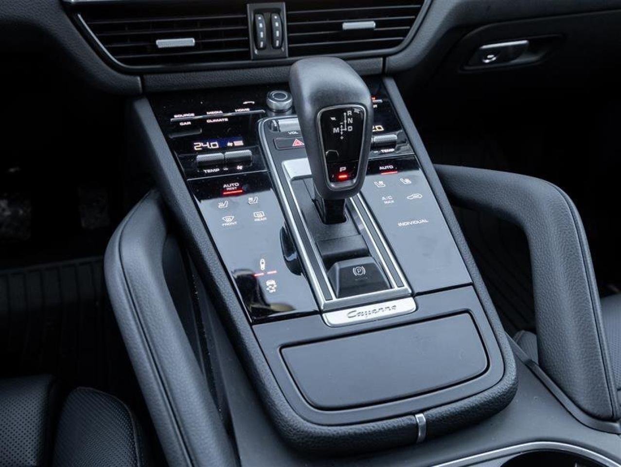 2023 Porsche Cayenne Platinum Edition E-Hybrid AWD Assistance Pkg Premi Photo