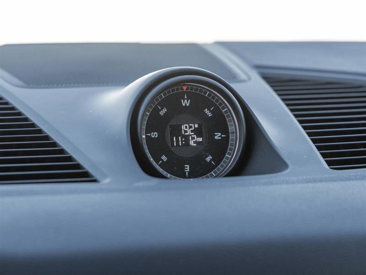 2023 Porsche Cayenne Platinum Edition E-Hybrid AWD Assistance Pkg Premi Photo