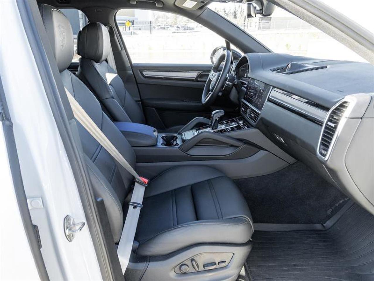 2023 Porsche Cayenne Platinum Edition E-Hybrid AWD Ext Warranty Valid U Photo