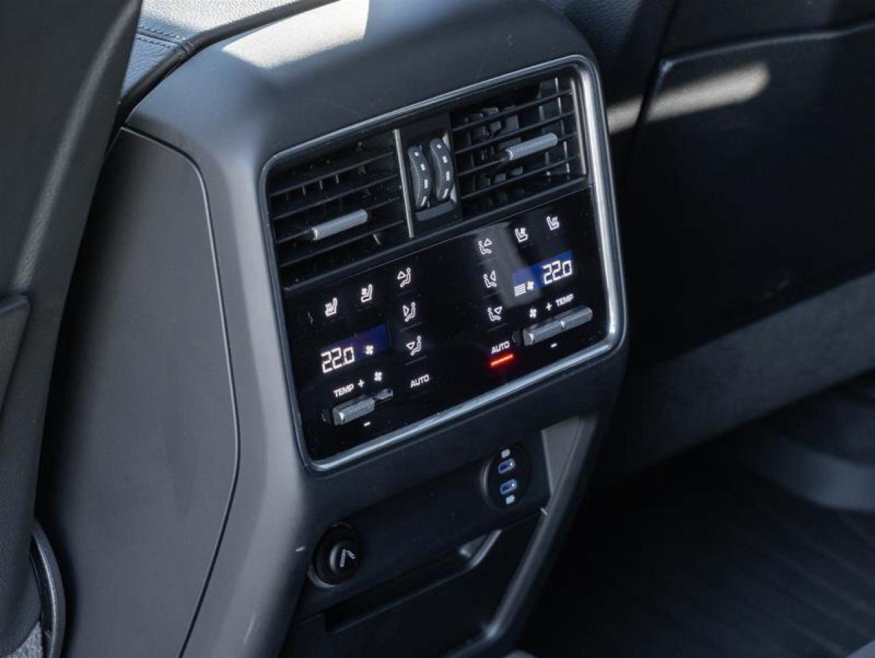 2023 Porsche Cayenne Platinum Edition E-Hybrid AWD Assistance Pkg Premi Photo