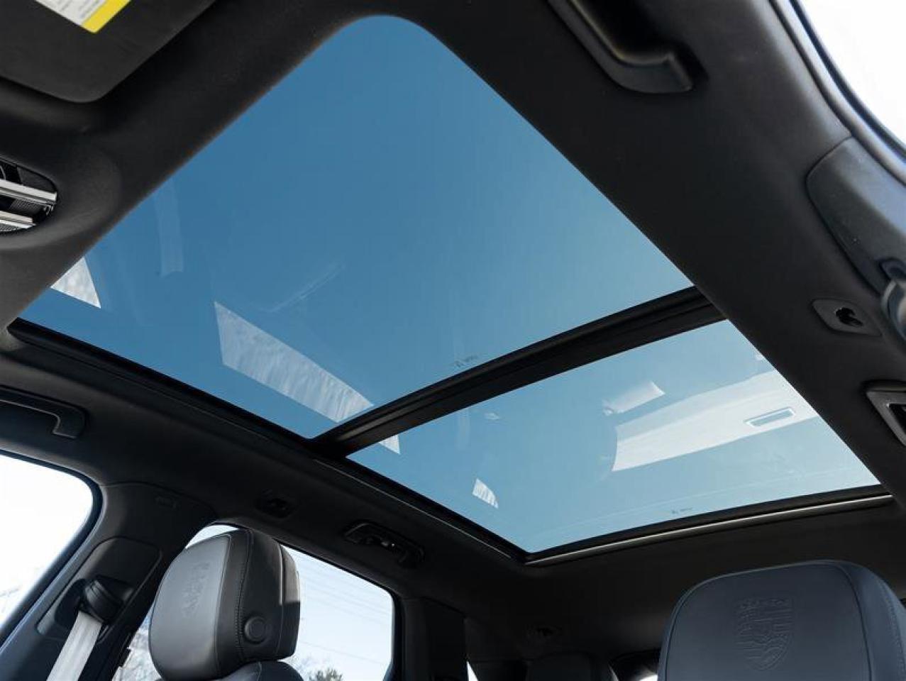 2023 Porsche Cayenne Platinum Edition E-Hybrid AWD Assistance Pkg Premi Photo