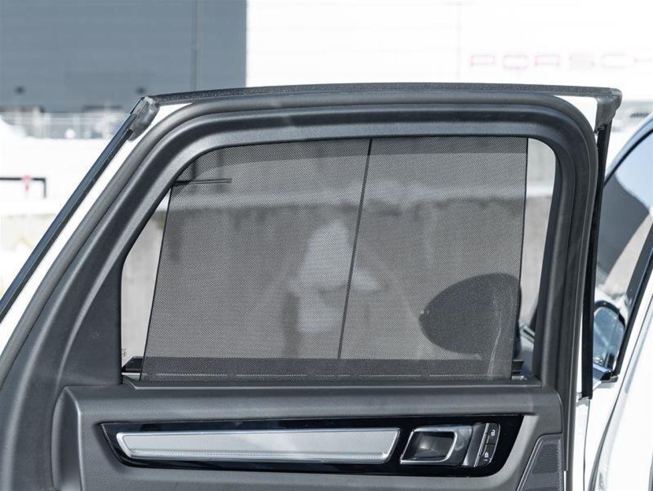 2023 Porsche Cayenne Platinum Edition E-Hybrid AWD Ext Warranty Valid U Photo