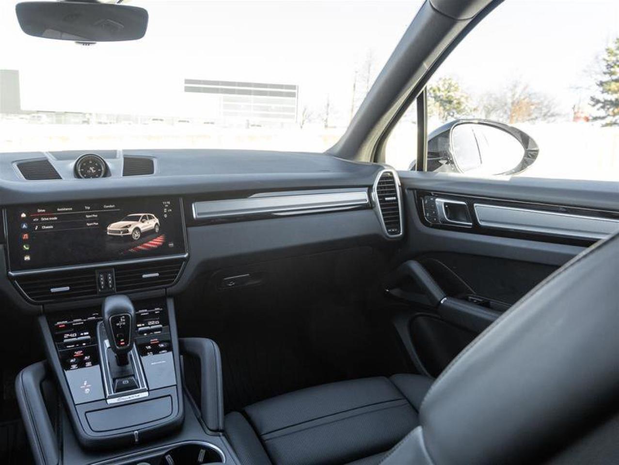 2023 Porsche Cayenne Platinum Edition E-Hybrid AWD Assistance Pkg Premi Photo