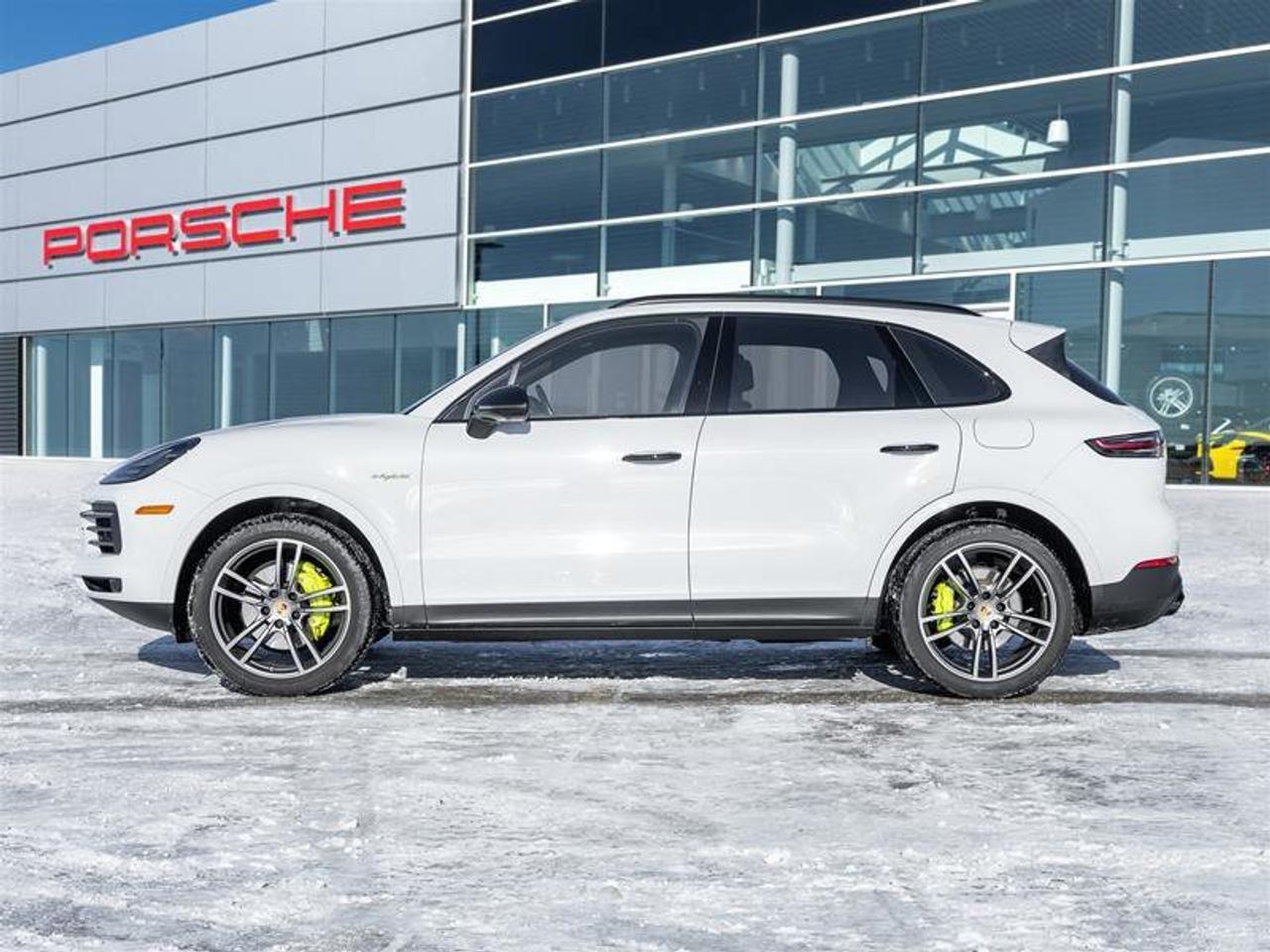 2023 Porsche Cayenne Platinum Edition E-Hybrid AWD Ext Warranty Valid U Photo