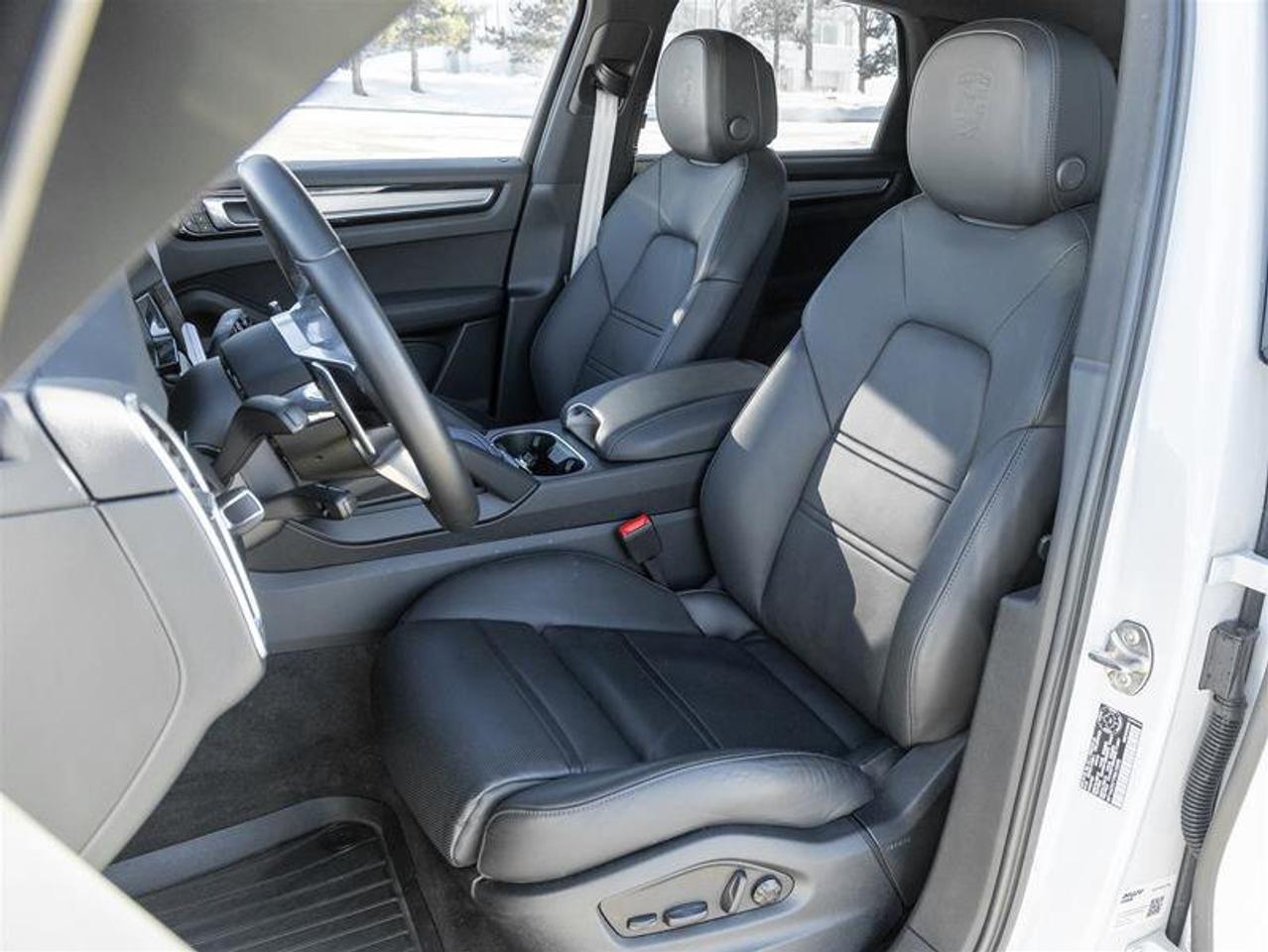 2023 Porsche Cayenne Platinum Edition E-Hybrid AWD Ext Warranty Valid U Photo