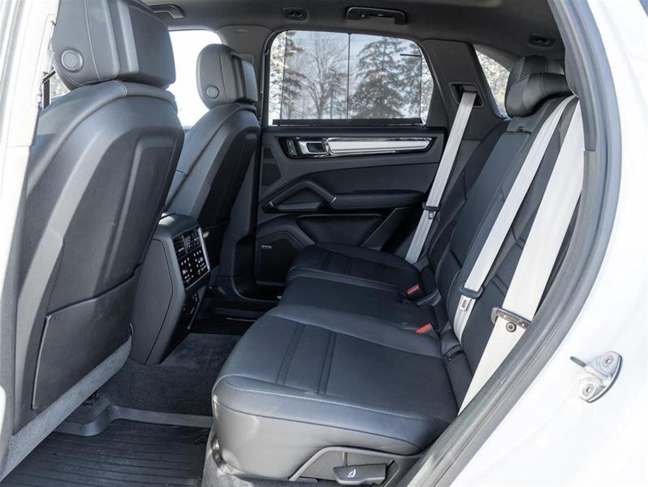 2023 Porsche Cayenne Platinum Edition E-Hybrid AWD Ext Warranty Valid U Photo