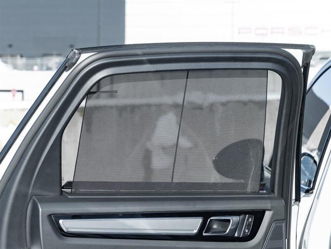 2023 Porsche Cayenne Platinum Edition E-Hybrid AWD Ext Warranty Valid U Photo