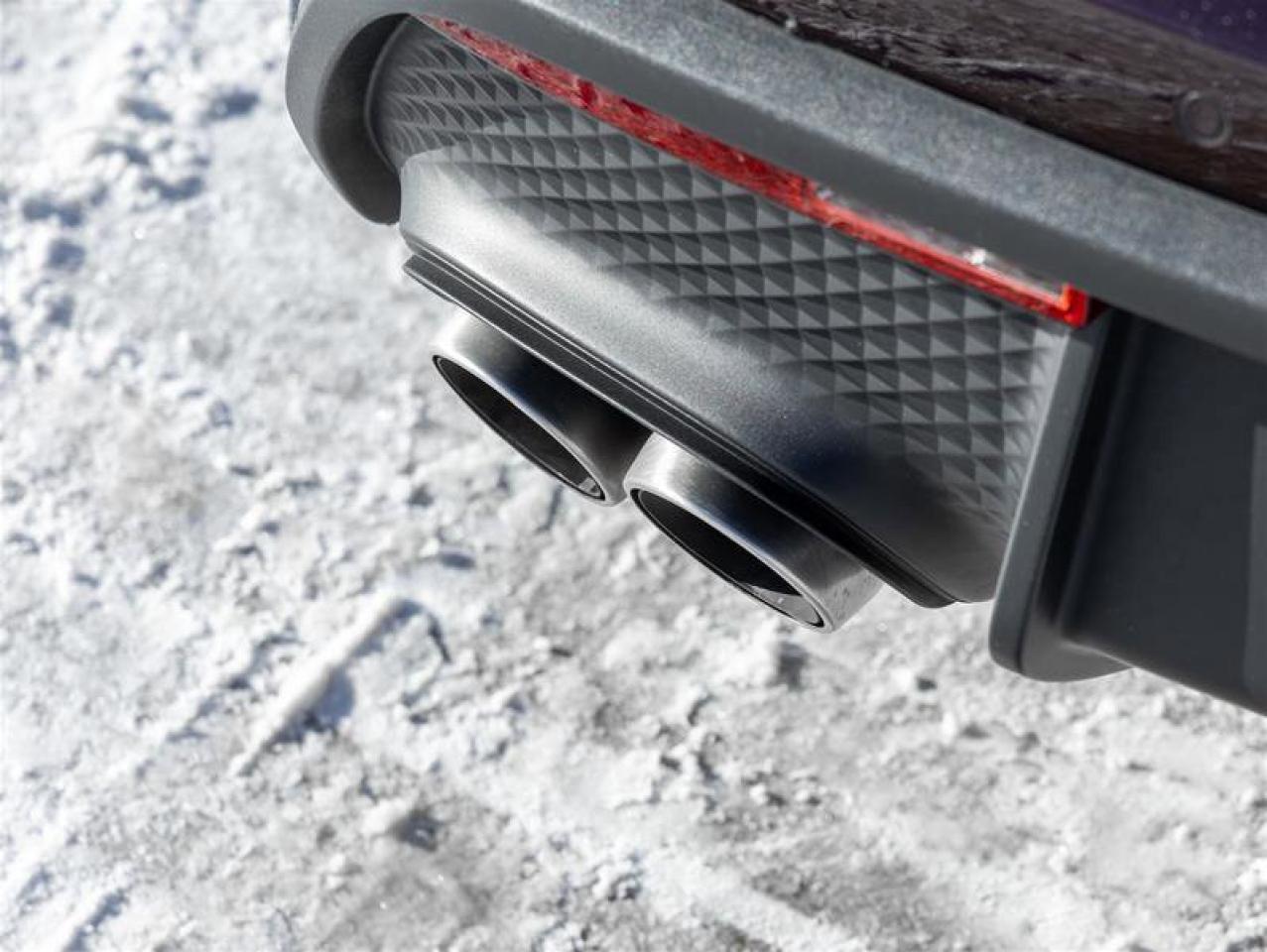 2023 Porsche Macan S AWD Premium Pkg Plus Porsche Torque Vectoring Pl Photo