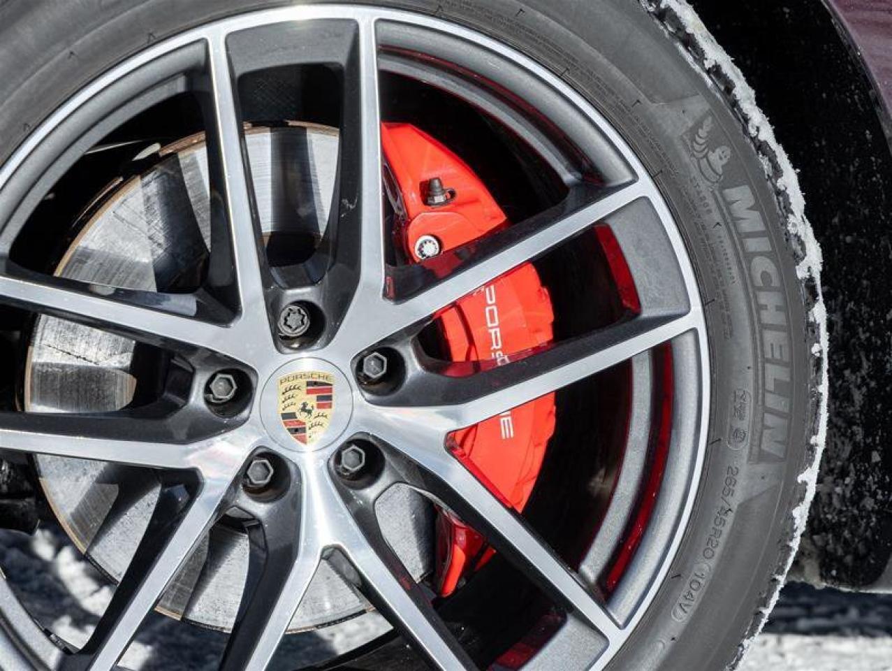 2023 Porsche Macan S AWD Premium Pkg Plus Porsche Torque Vectoring Pl Photo