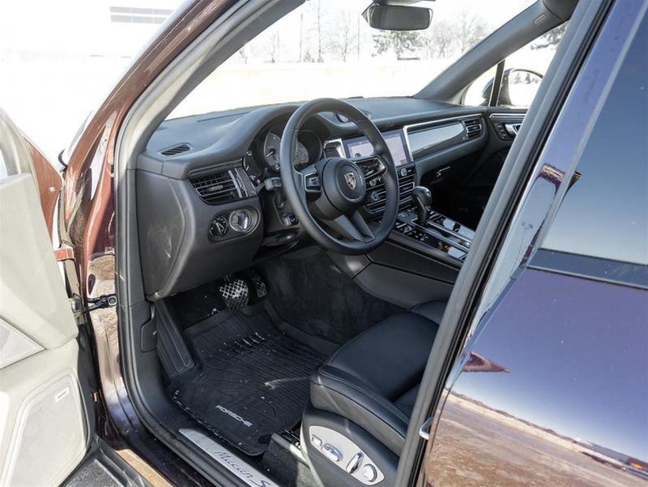 2023 Porsche Macan S AWD Premium Pkg Plus Porsche Torque Vectoring Pl Photo