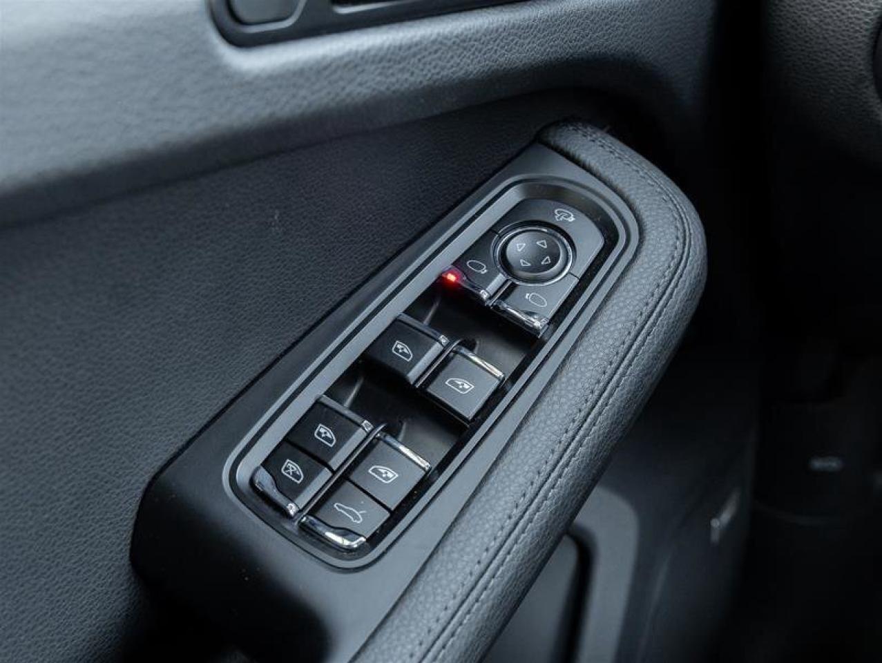 2023 Porsche Macan S AWD Premium Pkg Plus Porsche Torque Vectoring Pl Photo