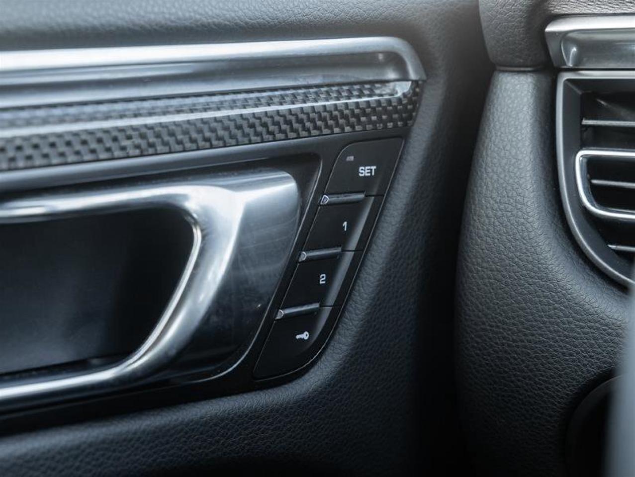 2023 Porsche Macan S AWD Premium Pkg Plus Porsche Torque Vectoring Pl Photo