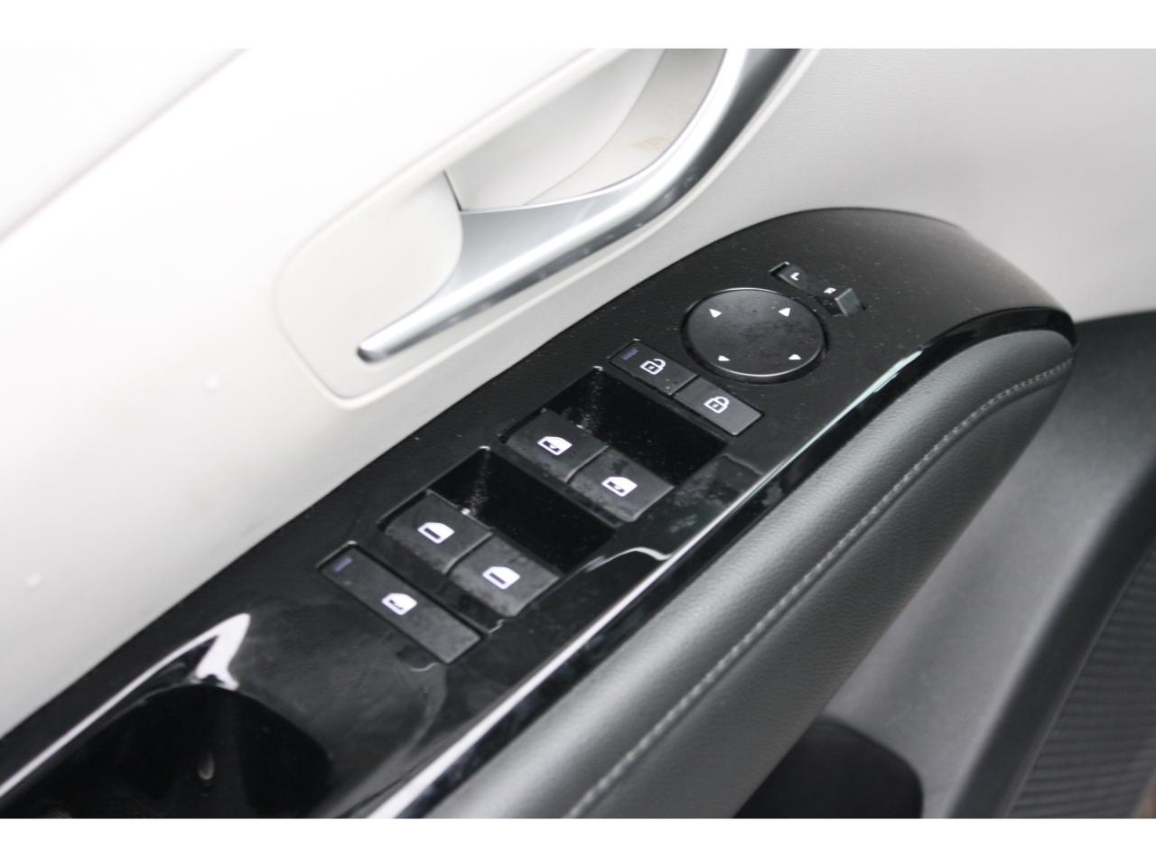 2025 Hyundai Tucson Hybrid Ultimate AWD / Leather / Bose Audio / Heated Seats Photo