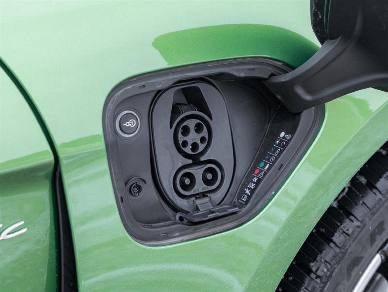 2022 Porsche Taycan 4S AWD Performance Battery Plus Premium Pkg Tech P Photo