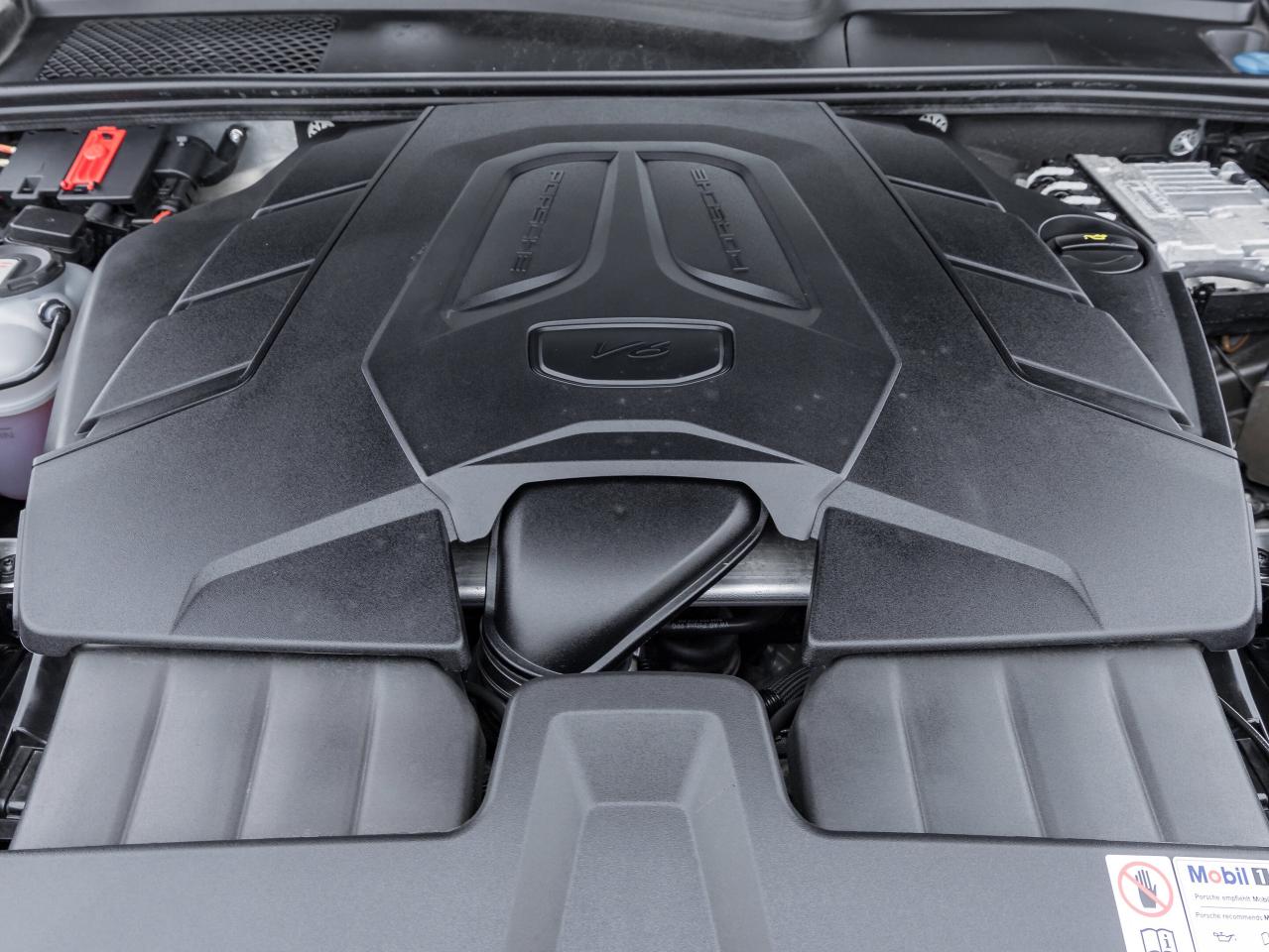 2024 Porsche Cayenne AWD Premium Pkg Plus Extended Exterior Package in Photo