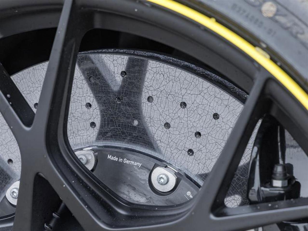 2025 Porsche 718 Cayman GT4 RS Coupe Porsche Ceramic Composite Brakes Fron Photo