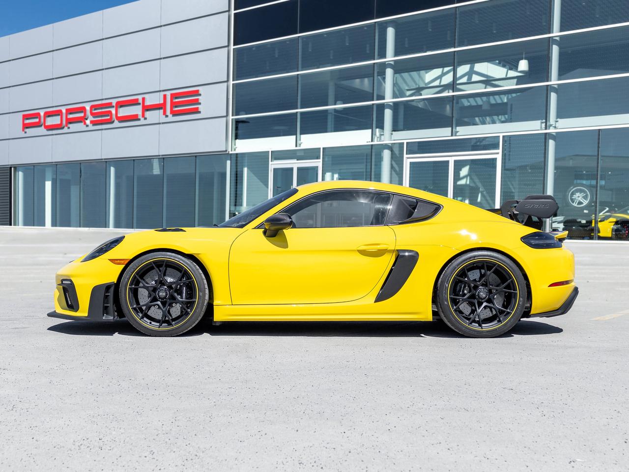 2025 Porsche 718 Cayman GT4 RS Coupe Porsche Ceramic Composite Brakes Fron Photo2