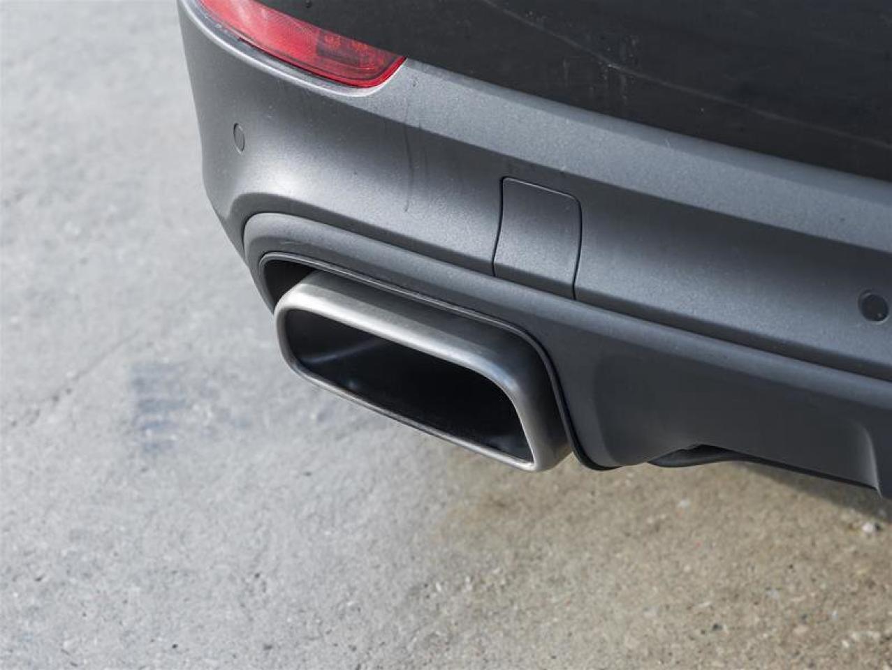 2022 Porsche Cayenne AWD Premium Plus Pkg Sport Chrono Pkg 21 RS Spyder Photo