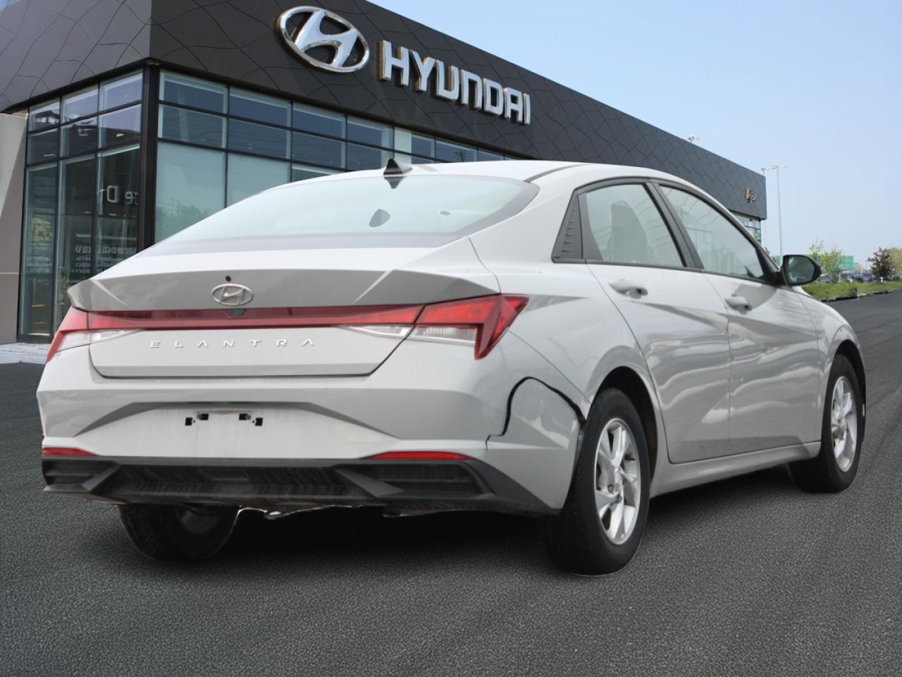 2022 Hyundai Elantra Essential CPO  / Backup Camera / Alloys Photo3