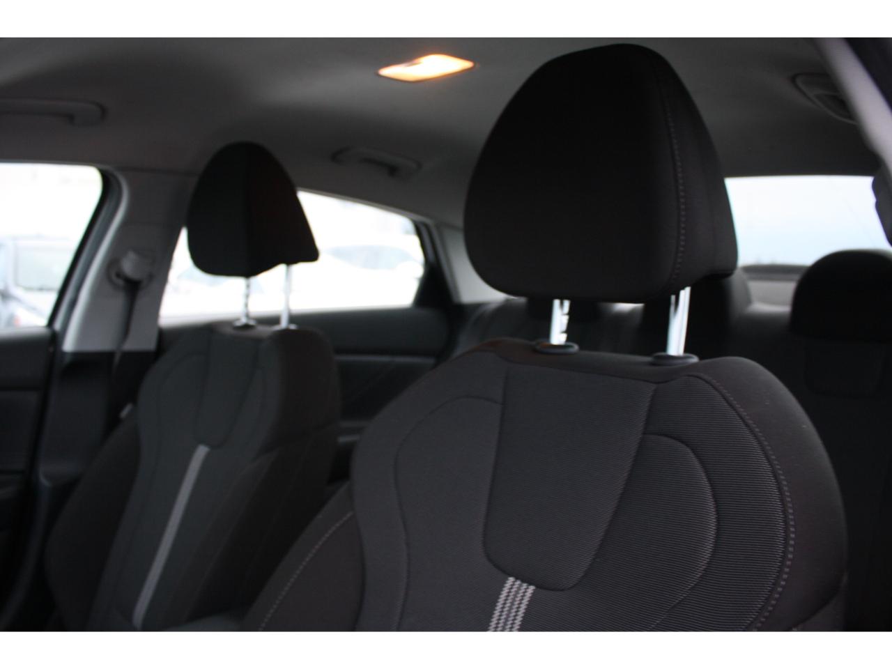 2022 Hyundai Elantra Essential CPO  / Backup Camera / Alloys Photo