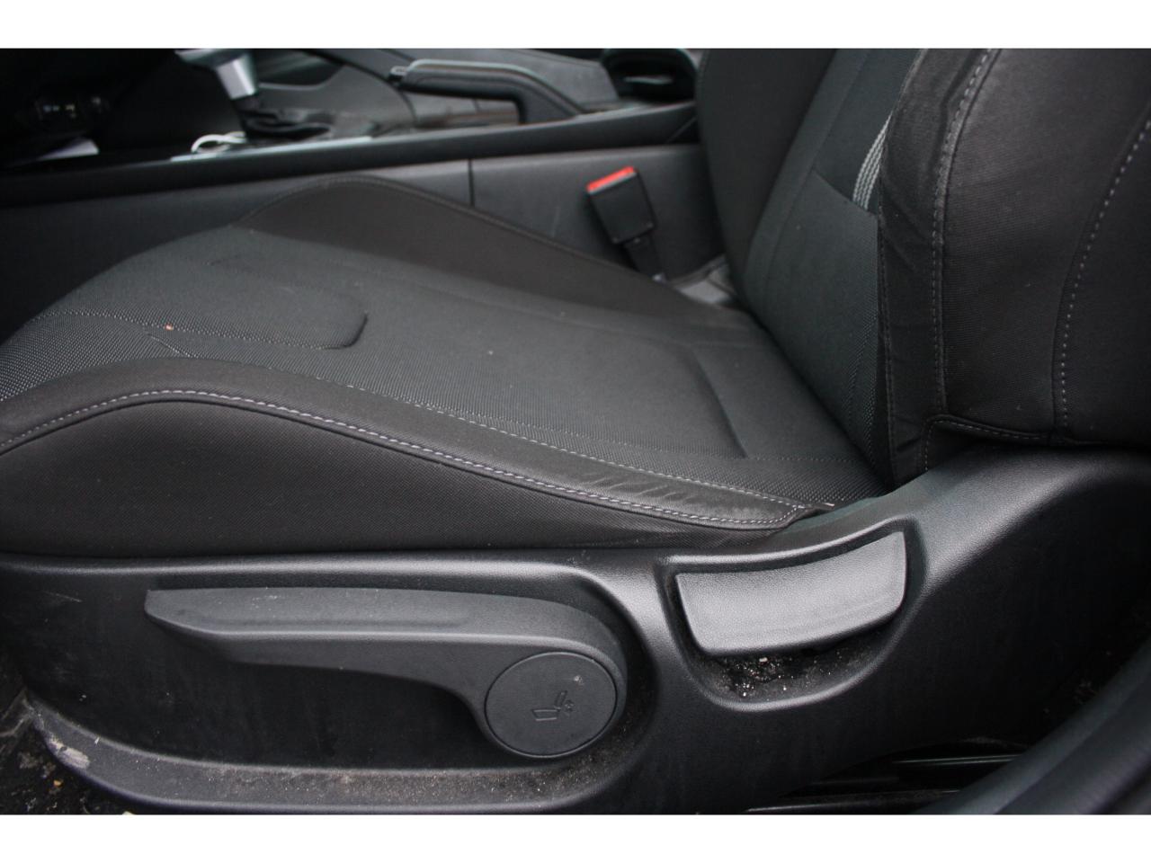 2022 Hyundai Elantra Essential CPO  / Backup Camera / Alloys Photo