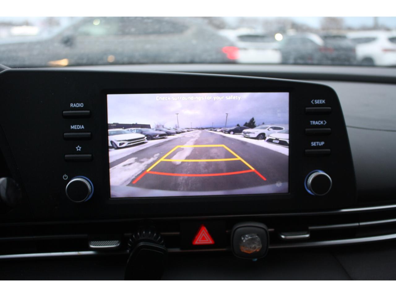 2022 Hyundai Elantra Essential CPO  / Backup Camera / Alloys Photo