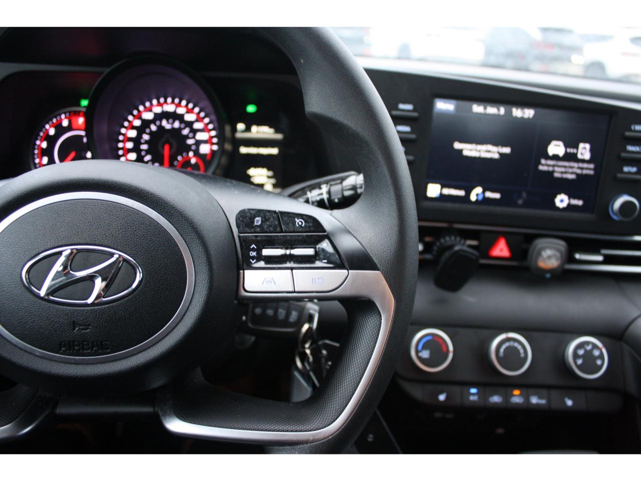 2022 Hyundai Elantra Essential CPO  / Backup Camera / Alloys Photo