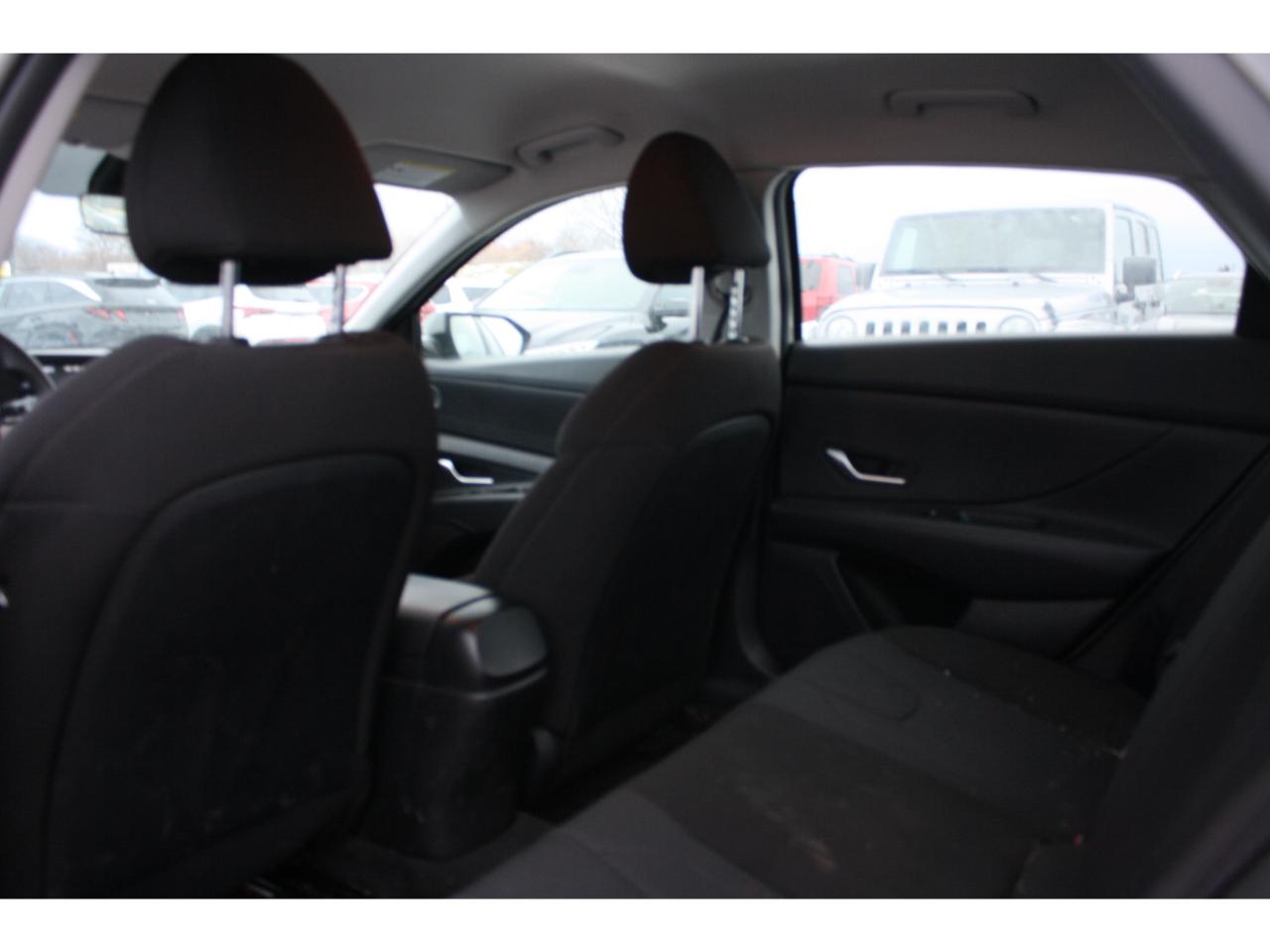 2022 Hyundai Elantra Essential CPO  / Backup Camera / Alloys Photo