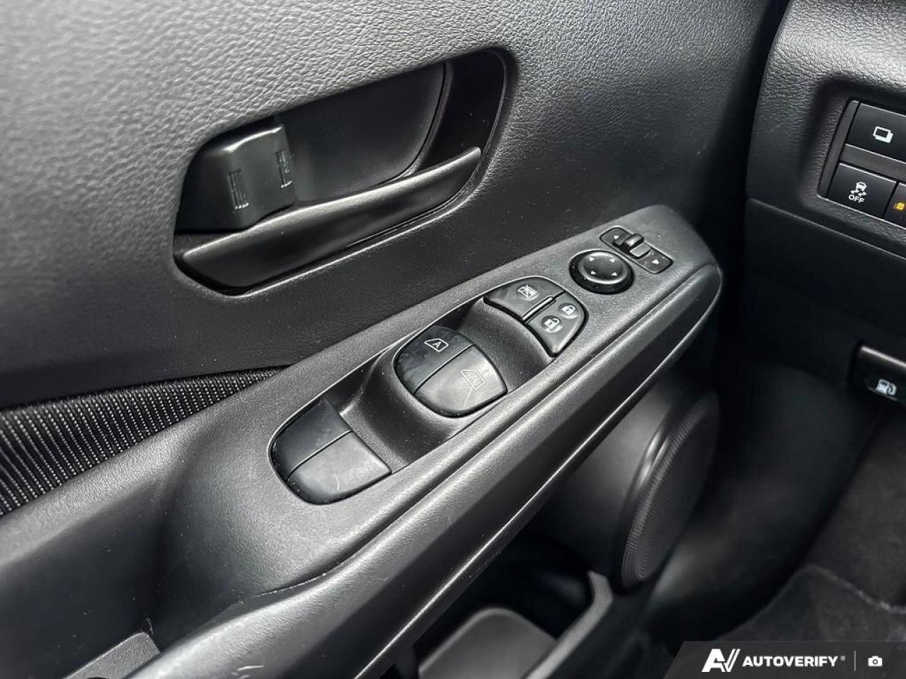 2023 Nissan Kicks S Photo