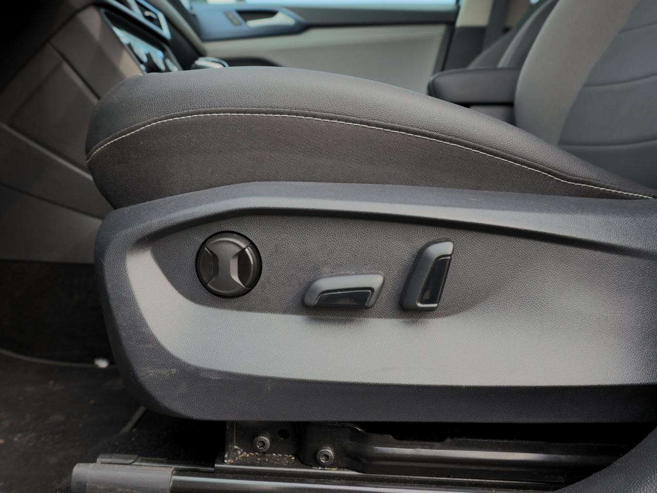 2024 Volkswagen Taos Comfortline 4MOTION   Climate Ctrl   Push Start Photo